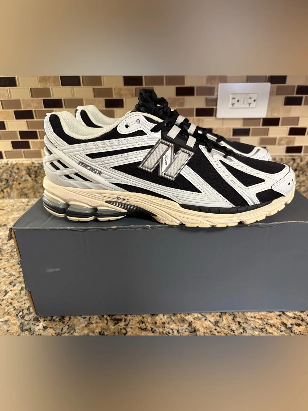 New Men’s New Balance 1906R Black/White/Off White Size 12